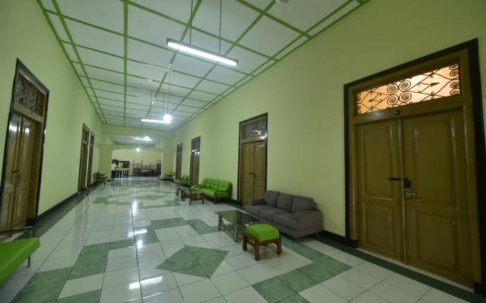 Hotel Irian Surabaya 