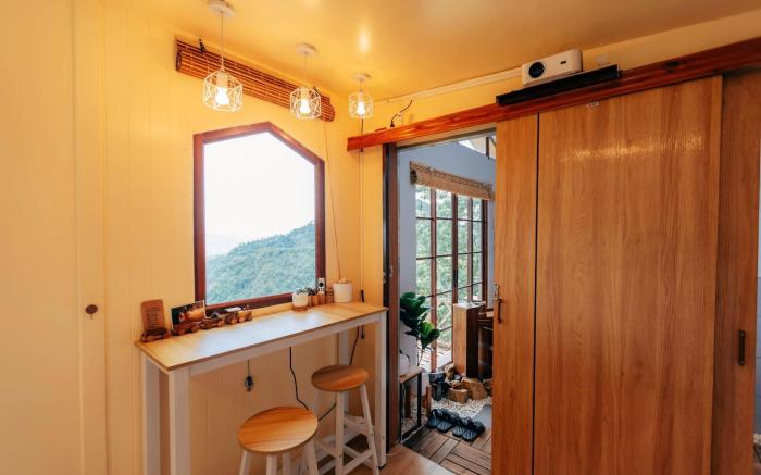 Tiny House w/Hot tub Included Breakfast & Dinner