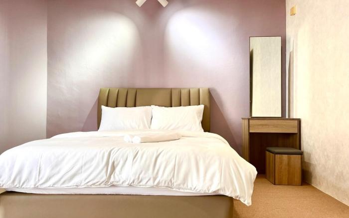 City Center Bliss: Steps from Attractions!
