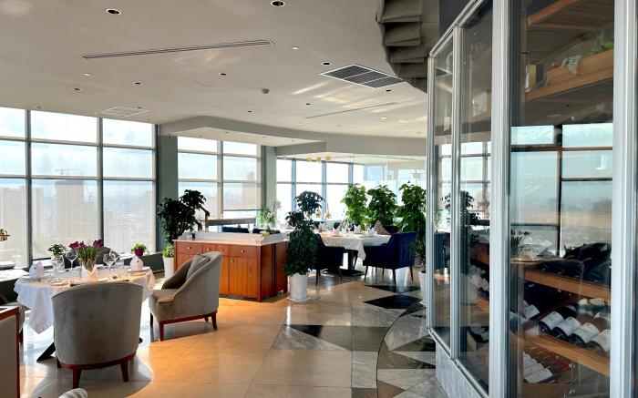 Penthouse Residence SkyBar by Caerus Management 