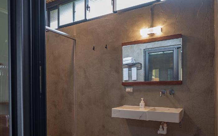 山腳下的金剛芭比民宿KingKong Barbie Down the Hill