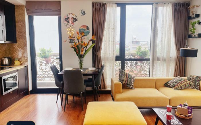 Serviced Apt w skylineview,Projector, 2BR incenter