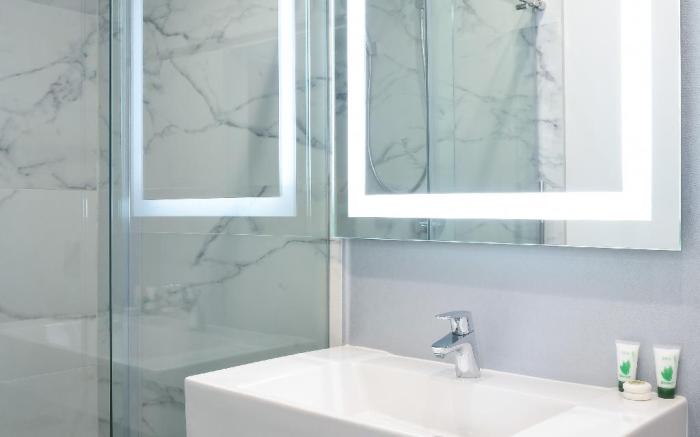 Glen Capri Inn & Suites