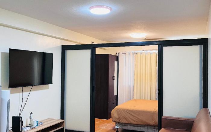 One BR Condo Unit with WiFi & Netflix at One Oasis