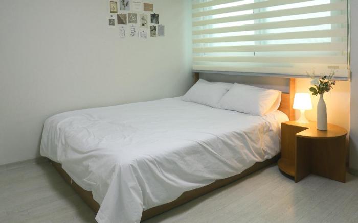 the 쉼 공간 안암/안암역5분/2층독채/최대8인/넷플릭스/침실3,거실,욕실1.5/넓음