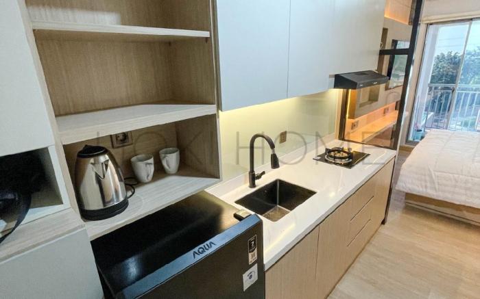 Apartement M-Town Avery Type Studio by HokiHome