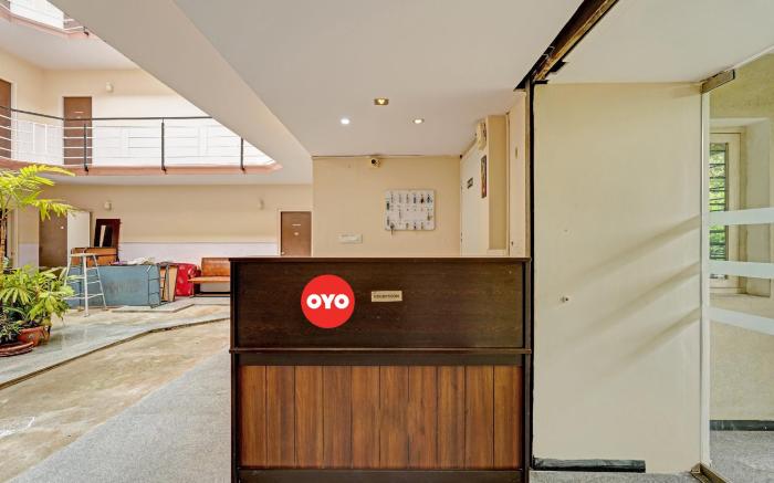 Super OYO 814916 Indra Suites