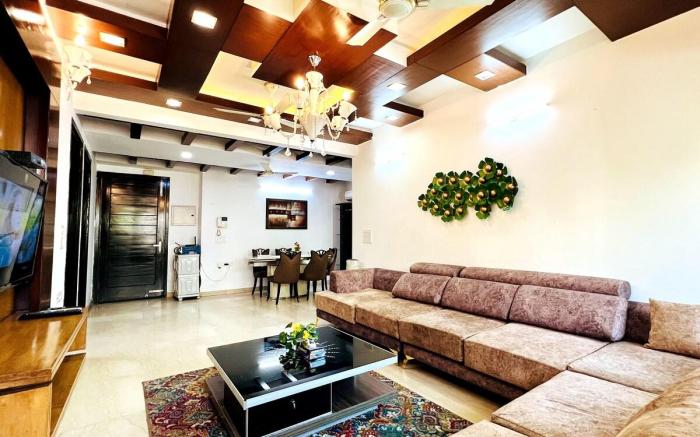 BluO 3BHK Green Park, Private Garden Balcony, Lift