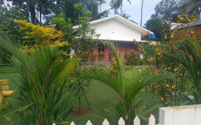 Merlys Fruit Garden - Homestay at Thattekkad
