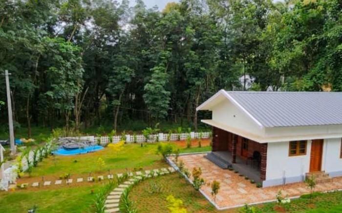Merlys Fruit Garden - Homestay at Thattekkad