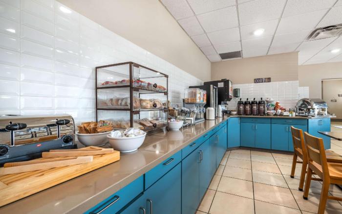 Country Inn & Suites by Radisson, Watertown, SD