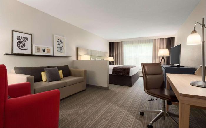 Country Inn & Suites by Radisson, Decorah, IA