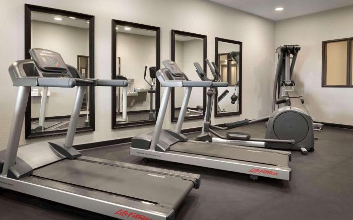 Country Inn & Suites by Radisson, Indianola, IA