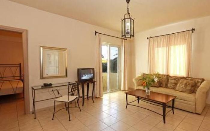 Lambrinos Suites