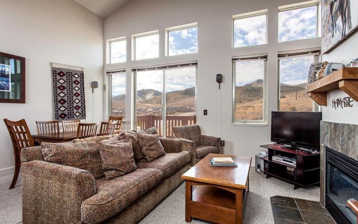 Crestview Condominiums