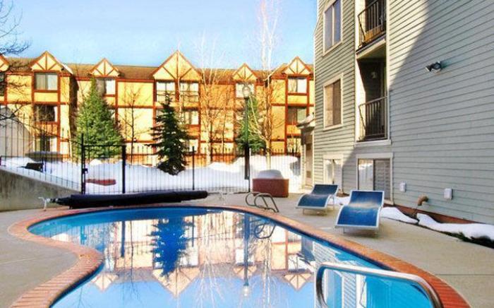 Carriage House Condominiums by All Seasons Resort Lodging 