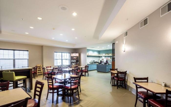 Country Inn & Suites by Radisson, Fond du Lac, WI