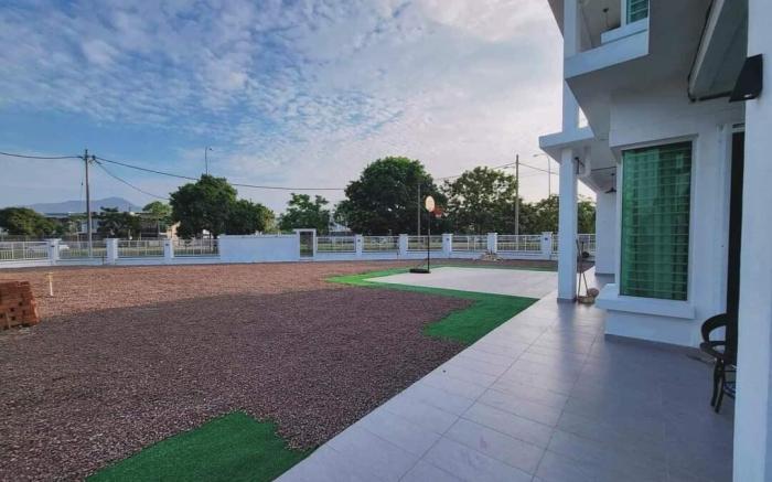 Impiana Lakeview Villa