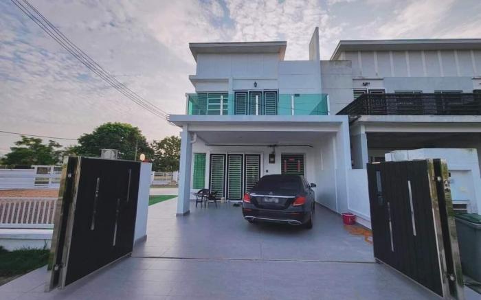 Impiana Lakeview Villa