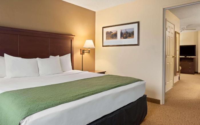Country Inn & Suites by Radisson, Stevens Point, WI