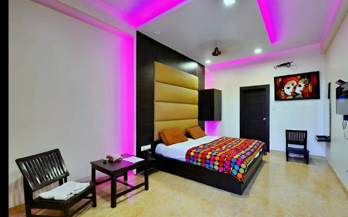 HOTEL SAMRAT IN