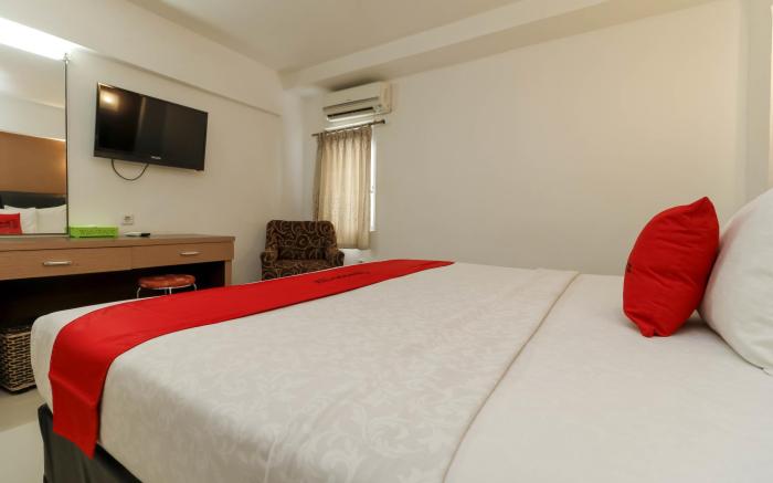 RedDoorz Plus @ Grand Populer Hotel