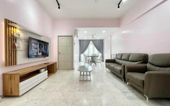 Escape to Langkawi: 3-BR Apt w/ Balcony + Netlfix