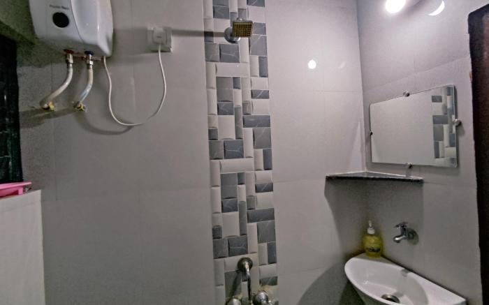 Ambient Homestay (5-AC/Non AC Rooms with Balcony)