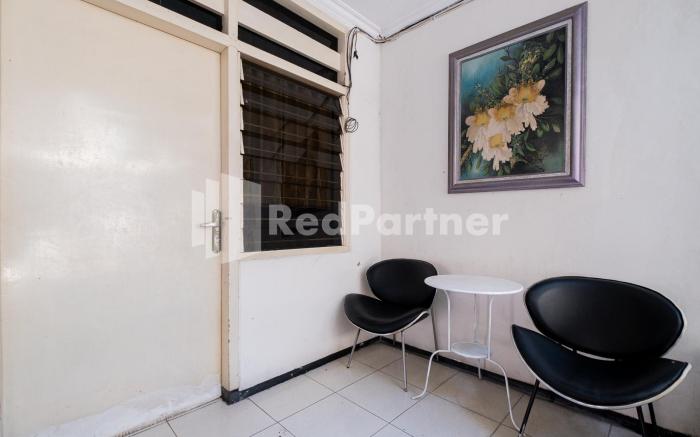 Dukuh Kupang Residence Mitra RedDoorz