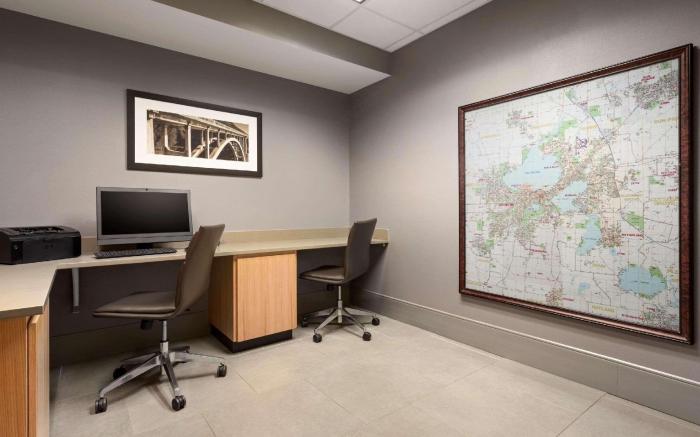 Country Inn & Suites by Radisson, Madison West, WI