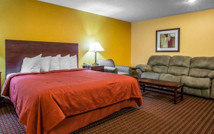 AmericInn by Wyndham Mosinee Central Wisconsin Airport