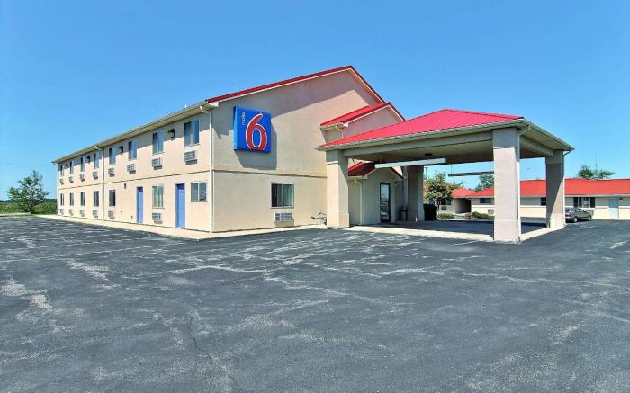 Motel 6 Gilman, IL