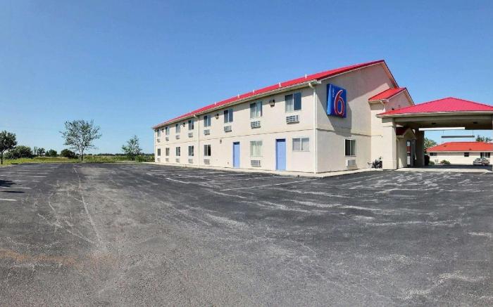 Motel 6 Gilman, IL