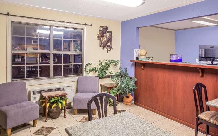 Days Inn by Wyndham Monroe LA