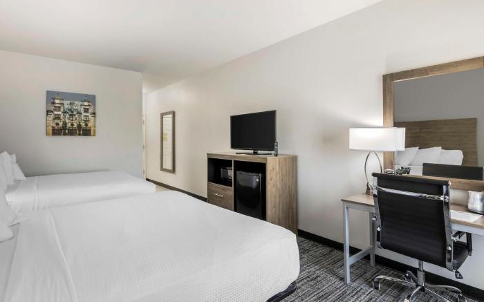 Best Western Plus MidAmerica Hotel
