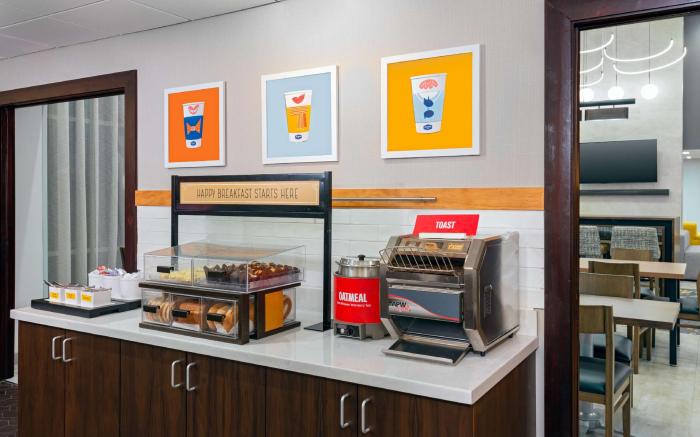 Hampton Inn & Suites Cleveland-Beachwood