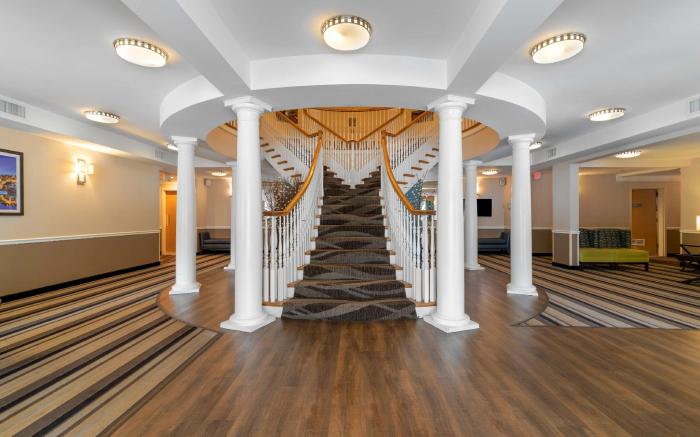 Best Western Plus Executive Court Inn