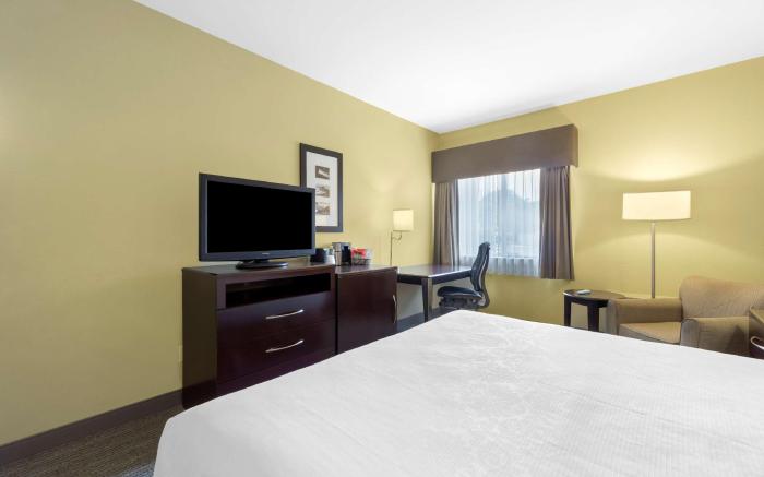 Best Western Plus Plaza by the Green