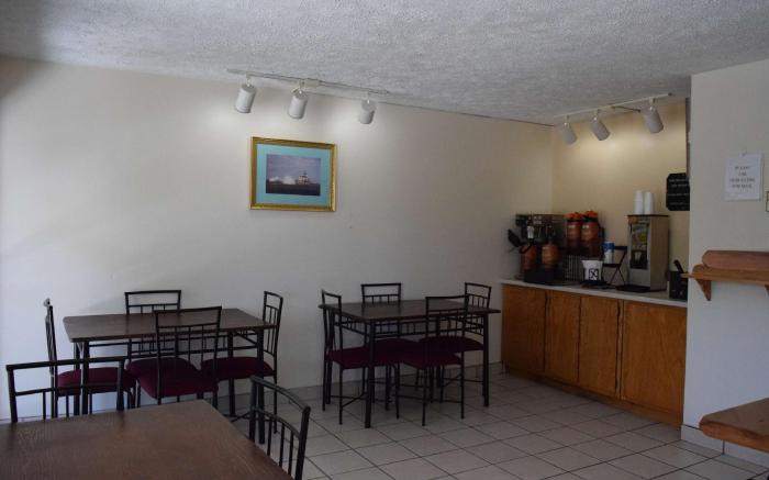 Knights Inn - Oswego, NY