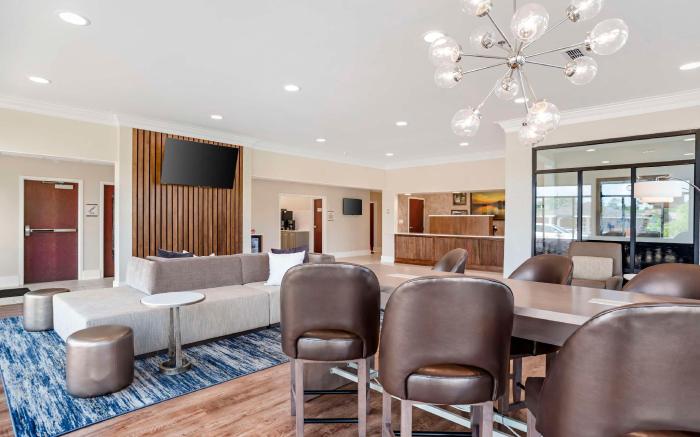 Best Western Plus Two Rivers Hotel and Suites