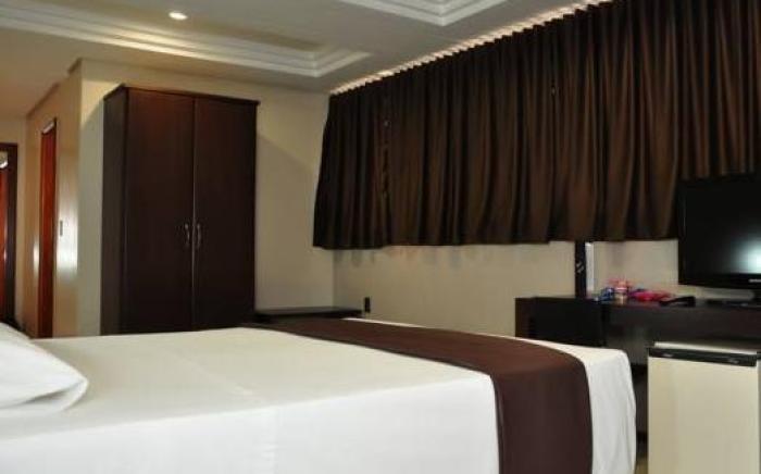 Crystal Plaza Hotel