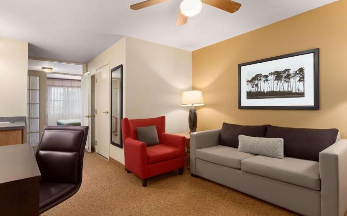 Country Inn & Suites Rochester South Mayo Clinic