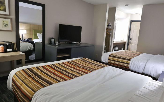 Country Inn & Suites by Radisson, Sparta, WI