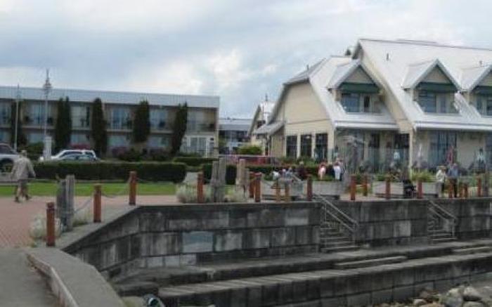 Sidney Waterfront Inn & Suites