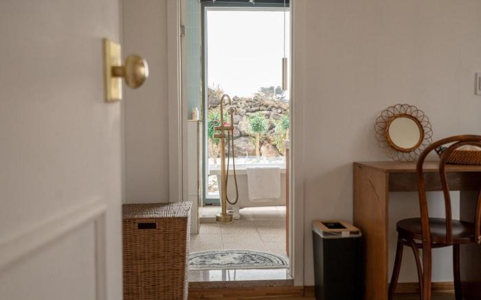 B#1 Aewol Jungsangan Retro Style Accommodation Could Not Be Better
