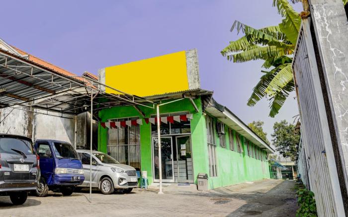 SPOT ON 92876 Homestay Kedamean