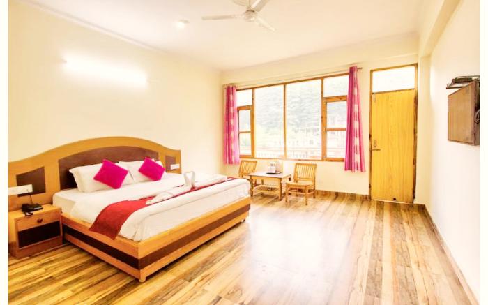 Goroomgo J J Regency Manali