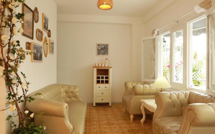 LA VIE EN ROSE HOTEL 2