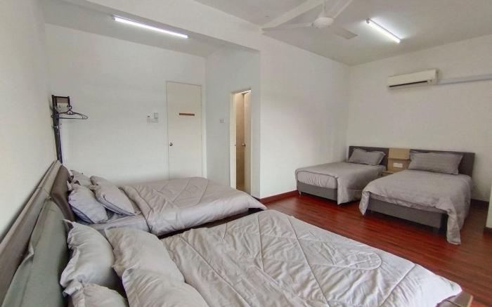 No 70 Sunlight Homestay 4R3B - (24 Pax, Karaoke)