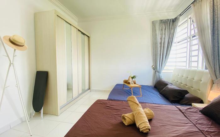 Cozy 1-10pax 4QBed 2SBed Shah Alam Sec7 near Icity